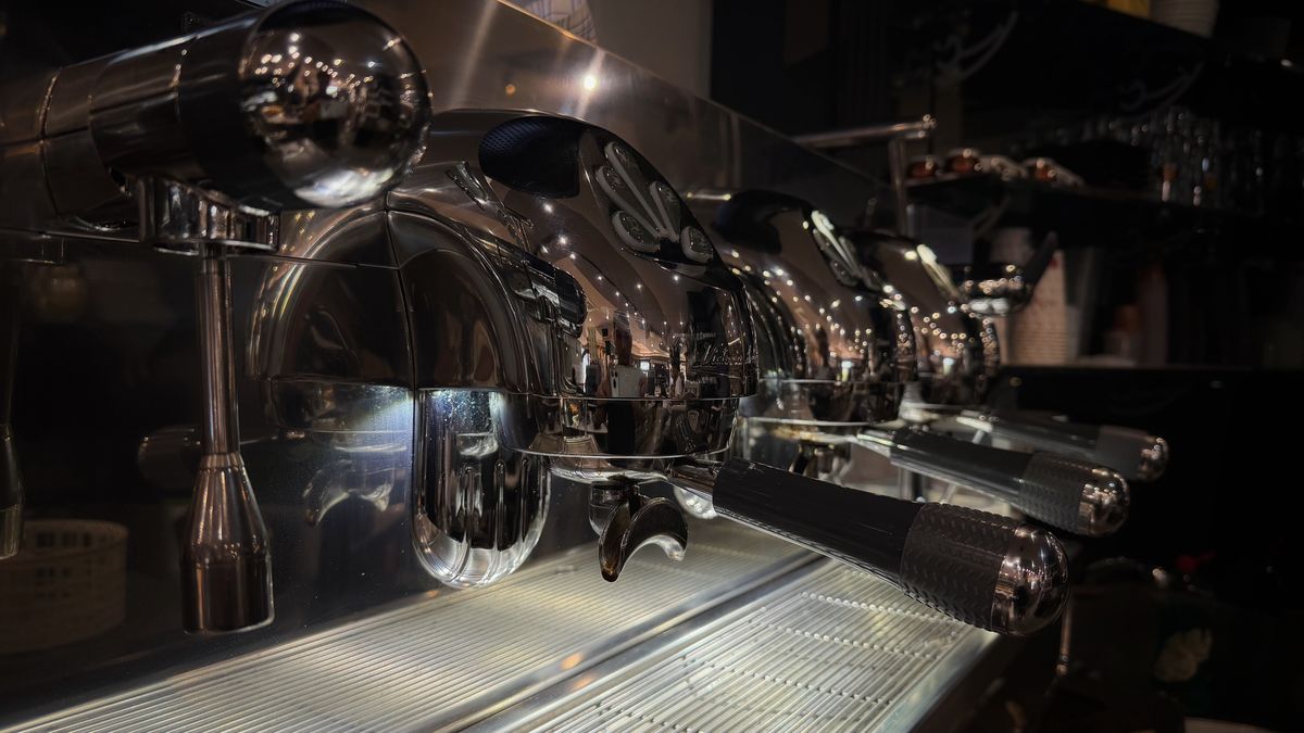 La macchina del caffè in azione
